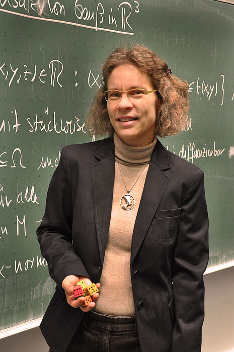 Foto (Universität Paderborn, Nadija Pejic): Dr. Kerstin Hesse, Institut für Mathematik.