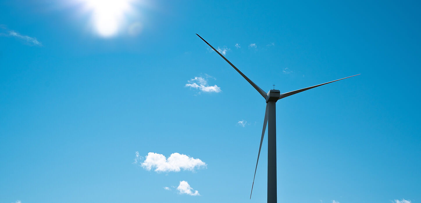 Im Forschungsprojekt „FlexiEnergy“ entwickeln Wissenschaftler der Universität Paderborn ein intelligentes Planungswerkzeug, das Netzbetreibern dabei helfen soll, unser künftiges Energiesystem klimaschonend, stabil und kosteneffizient zu gestalten.