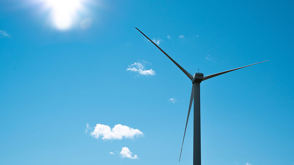 Im Forschungsprojekt „FlexiEnergy“ entwickeln Wissenschaftler der Universität Paderborn ein intelligentes Planungswerkzeug, das Netzbetreibern dabei helfen soll, unser künftiges Energiesystem klimaschonend, stabil und kosteneffizient zu gestalten.
