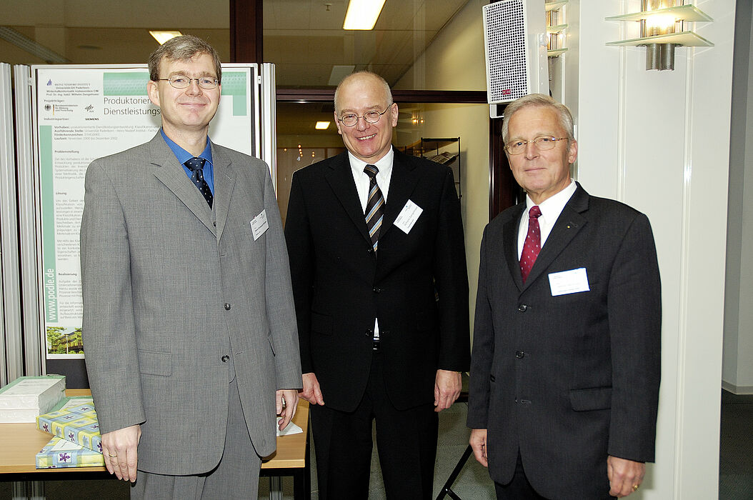 Foto (v. li.): Die drei Hauptredner der 7. Paderborner Frühjahrstagung: Dr. H. C. Dönges, Leiter Sector Development RFID Siemens AG, Prof. Dr.-Ing. Wilhelm Dangelmaier, Universität Paderborn, Leiter des Fraunhofer-ALB, und Dipl.-Ing. H. Hennicke, Werkl