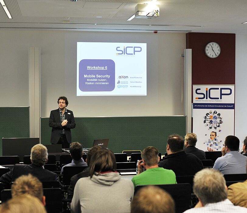 Foto (Universität Paderborn): Dr. Simon Oberthür vom s-lab der Universität Paderborn.