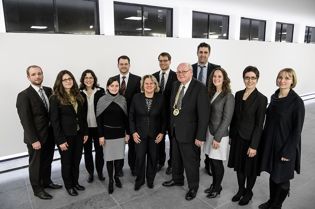 Gruppenbild (Nordrhein-Westfälische Akademie der Wissenschaften und der Künste): v.l.n.r.: Martin Salinga, Irina A. Dumitrescu, Ute Scholl, Helene Richter, Heiko Hamann, Wissenschaftsministerin Svenja Schulze, Robert Kourist, Akademiepräsident Wolfgang