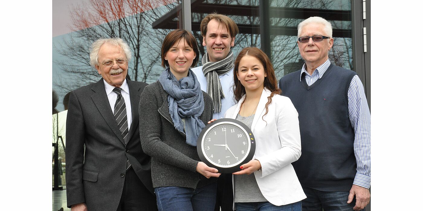 Foto (Universität Paderborn, Patrizia Höfer): Professor Dr. Rolf Schulmeister (Universität Hamburg), Alessa Schlafke (Soziologie), Oliver Rabe (Fachschaft Mathematik/Informatik), Ann-Christine Leddington (Soziologie) und Professor Dr. Uwe Kastens (Inst